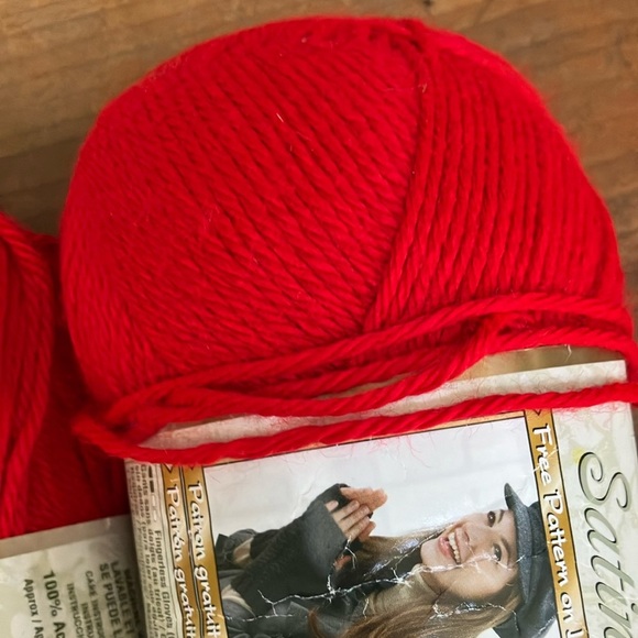 3 balls /packages Bernat Satin Yarn crimson red #04705 - Picture 13 of 16